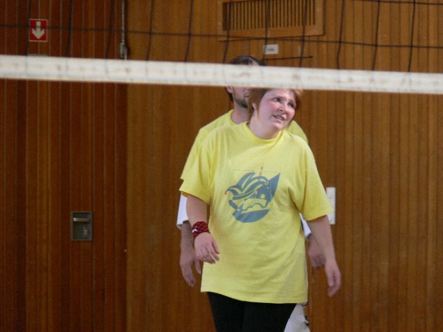 Ein Dorf spielt Volleyball