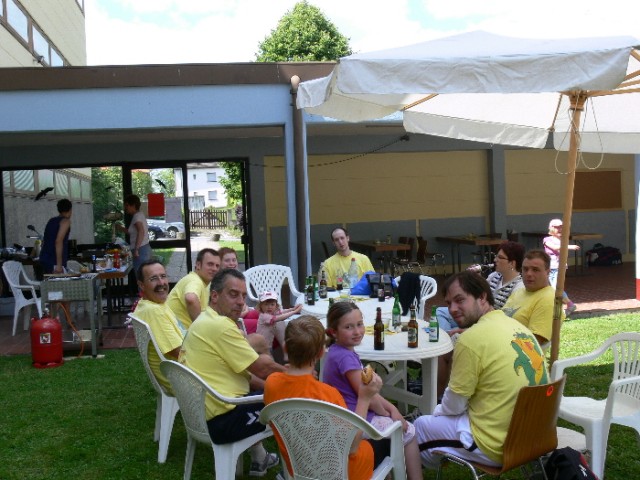 Ein Dorf spielt Volleyball