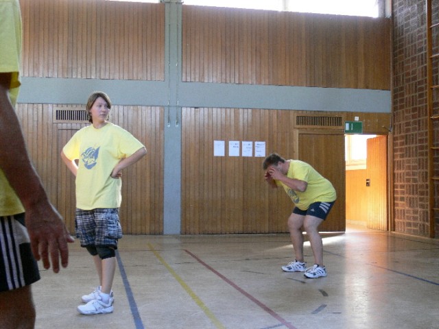 Ein Dorf spielt Volleyball