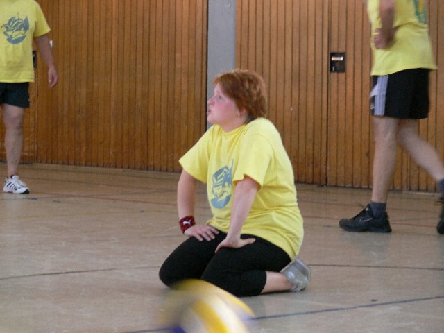 Ein Dorf spielt Volleyball