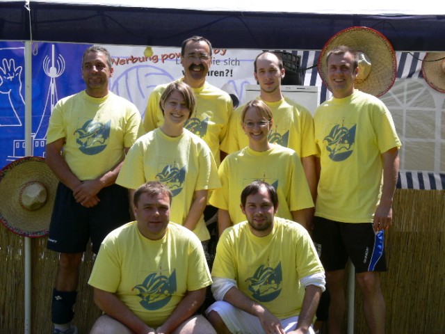 Ein Dorf spielt Volleyball