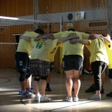 Ein Dorf spielt Volleyball